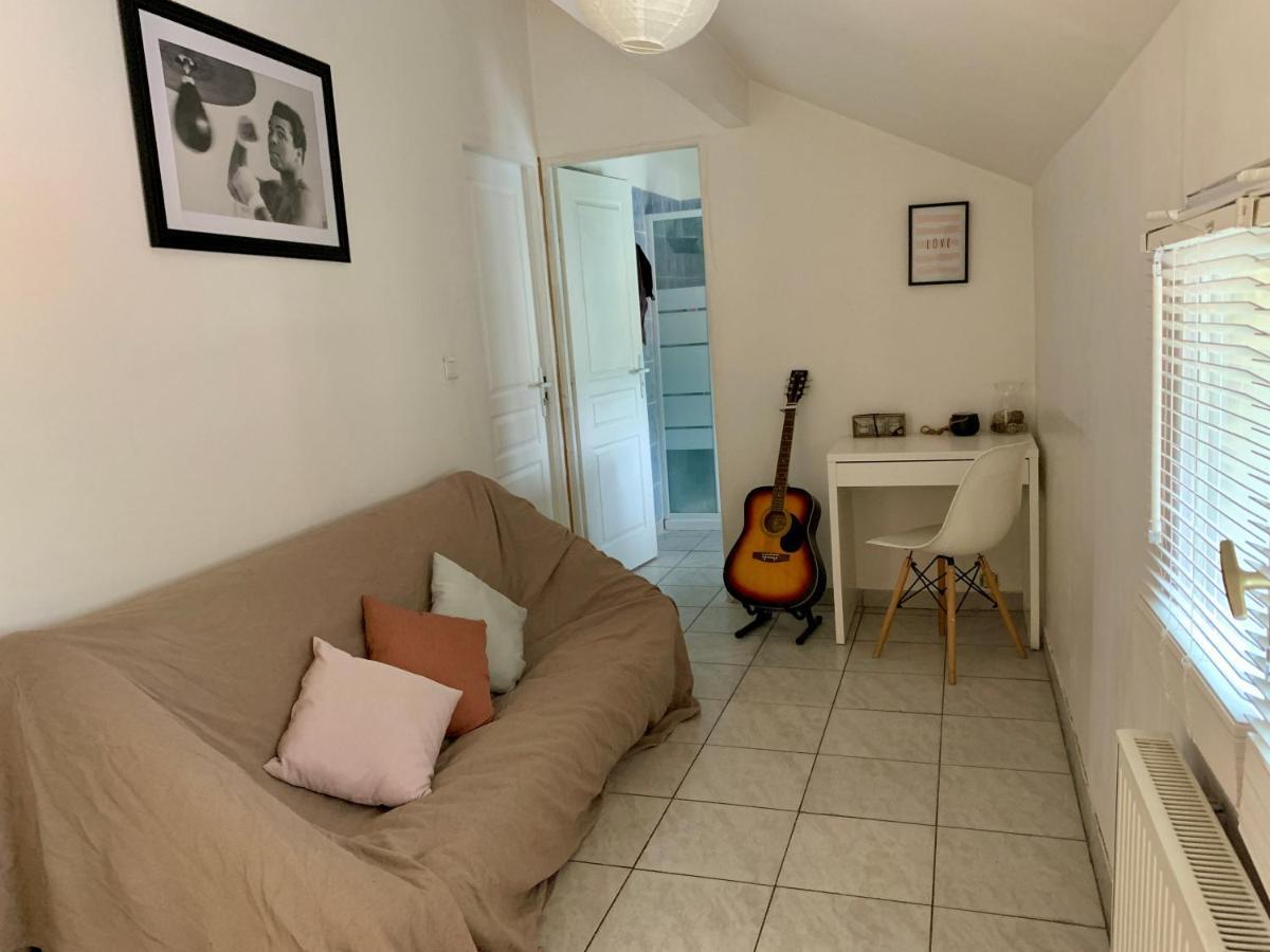 Agreable Maison Avec Parking Gratuit Sur Place. Saint-Denis  Exterior photo